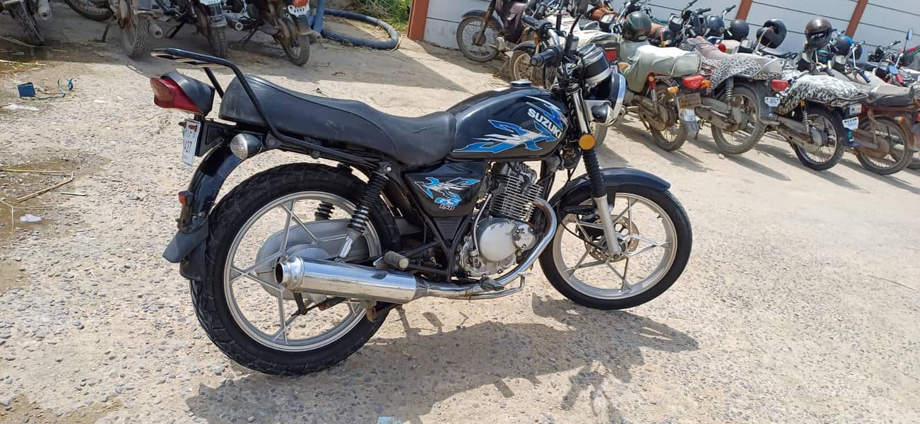 Suzuki GS 150 SE 2021 3