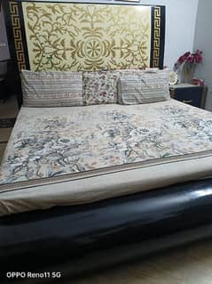 Bed set including 2 side tables & Dressing table and mirror