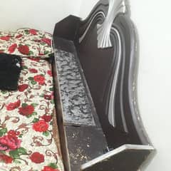 dabol bed for sale. . size 5 foot 2 inch chorra ha. . . saf nd cleen ha