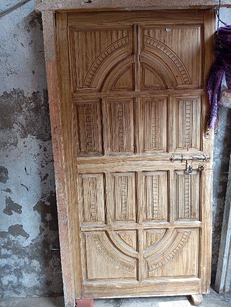 wood door in good condition 0