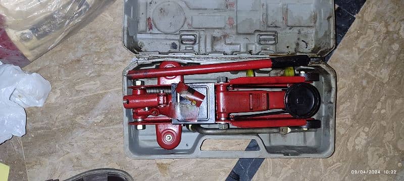 New hydraulic  car jack , lifter pump not used until now 2