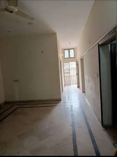 Allama Iqbal Town 10 Marla Upper Portion For Rent 0