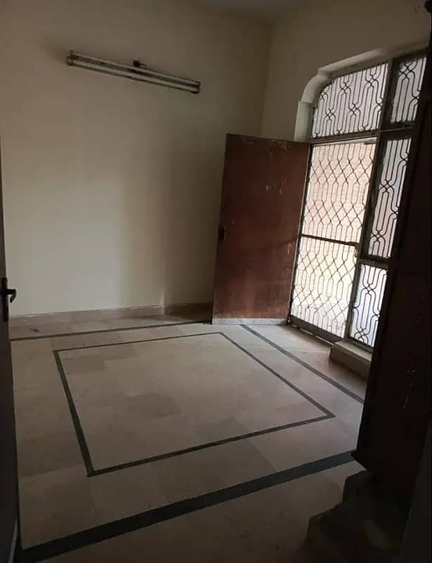 Allama Iqbal Town 10 Marla Upper Portion For Rent 3