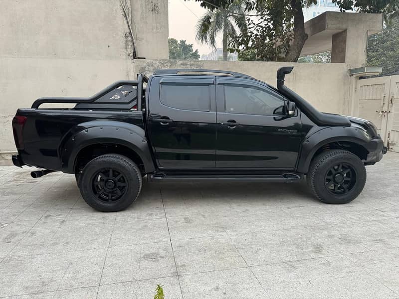 Isuzu D-Max V-Cross 2019 3