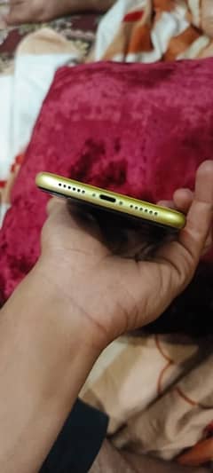 iphone 11 condition 10/9 no open no repair contact no 03194879834