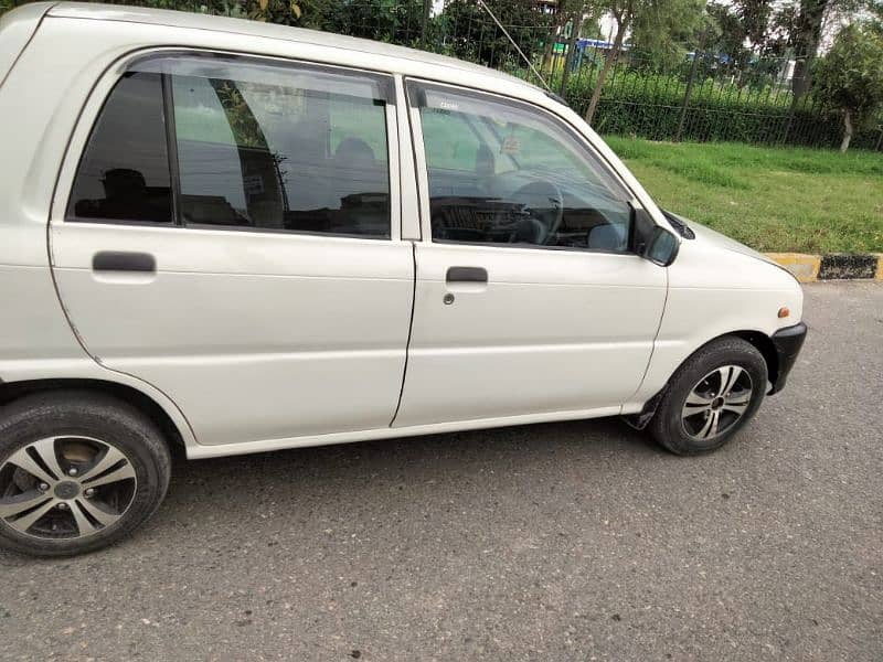 Daihatsu Cuore 2004 3