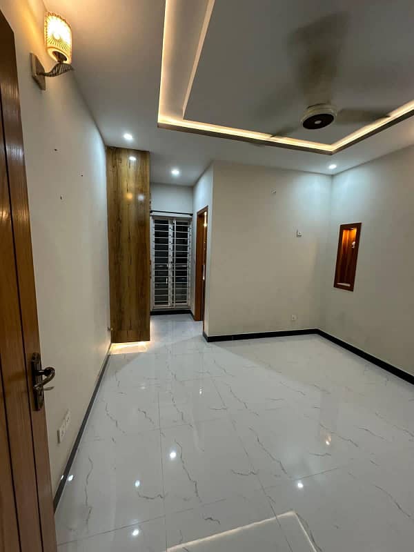 8 Marla Upper Portion For Rent In Takbeer Block Of Bahria Town, Lahore. 0