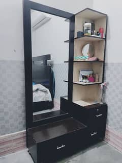 Dressing table for room/ high quality/ good sized