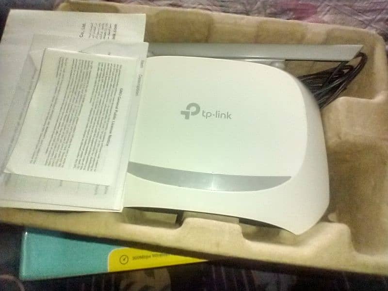 TL-W840N TP-Link Router 300mbps With original box and adapter 1