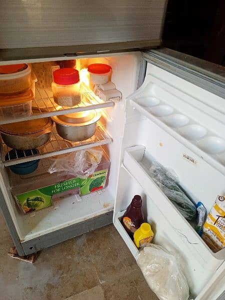 Dawlance Fridge for sale in good working condition 3