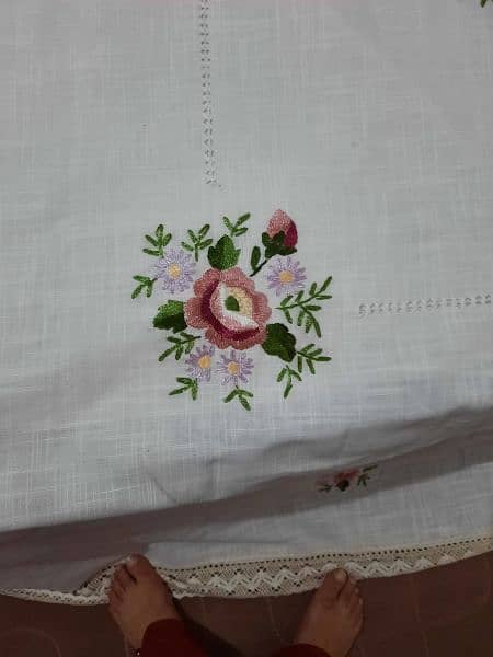 an hand  embroidered bed sheet with two pilows 1