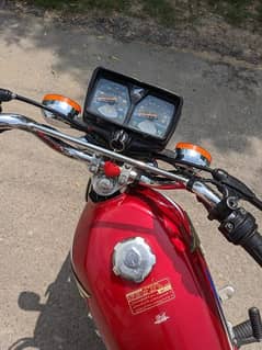 Honda cb 125 mileage 15k new bike. . . first owner. . . 0