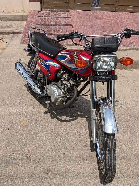 Honda cb 125 mileage 15k new bike. . . first owner. . . 1