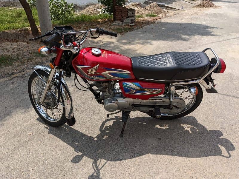 Honda cb 125 mileage 15k new bike. . . first owner. . . 2