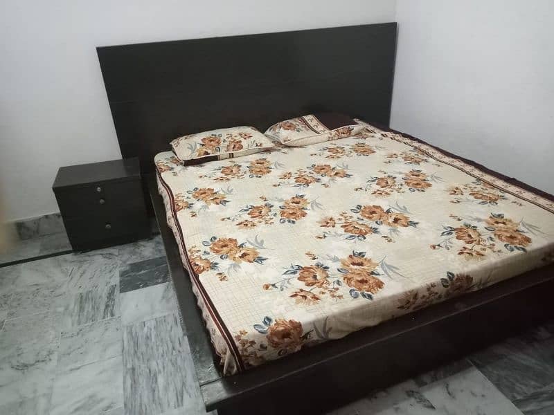 King size bed with 2 side table 0