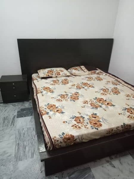 King size bed with 2 side table 1