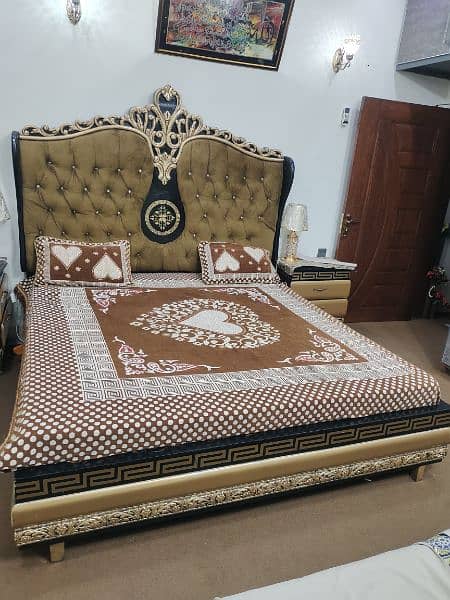 Khobsurat King Bed + 2 Side Tables 1