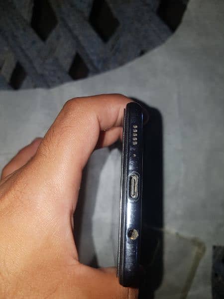 8GB RAM 128 GB memory good condition Samsung A71 best mobile pta proof 4