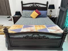 Bed set /king size bed/wooden bed/side table/dressing table