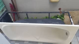 Full size bathtub slightly used