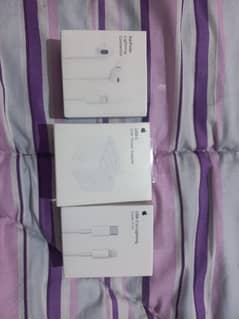 (original) adapter, earpods, USB C-to-lightning