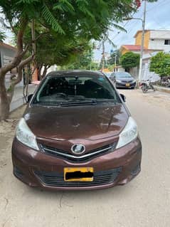 Toyota Vitz 2014 Top of the line Jewela 1.0