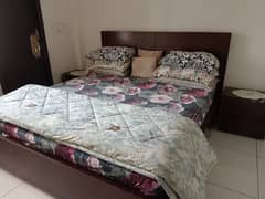 King size bedroom set with side tables 0