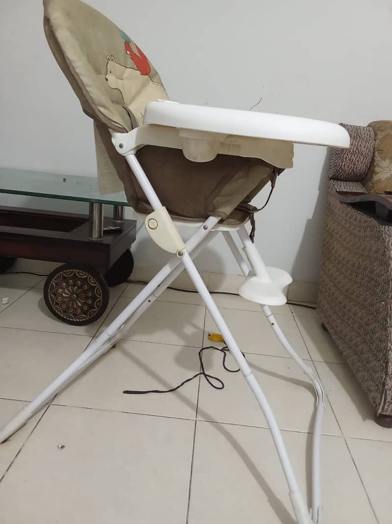 kids high chair lik new 2