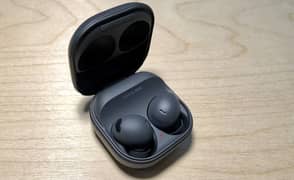 10/10 condition Samsung buds 2 pro ear buds + imported cases