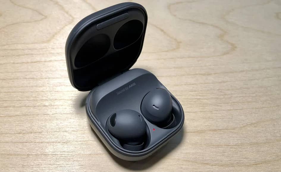 10/10 condition Samsung buds 2 pro ear buds + imported cases box 0