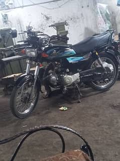 bilkul genuine bike hai engine me pana tak nhi laga bilkul standard ha