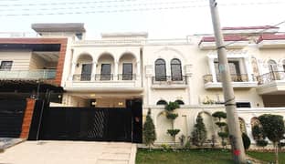 Highly-Coveted 10 Marla House Is Available In Bismillah Housing Scheme For Sale