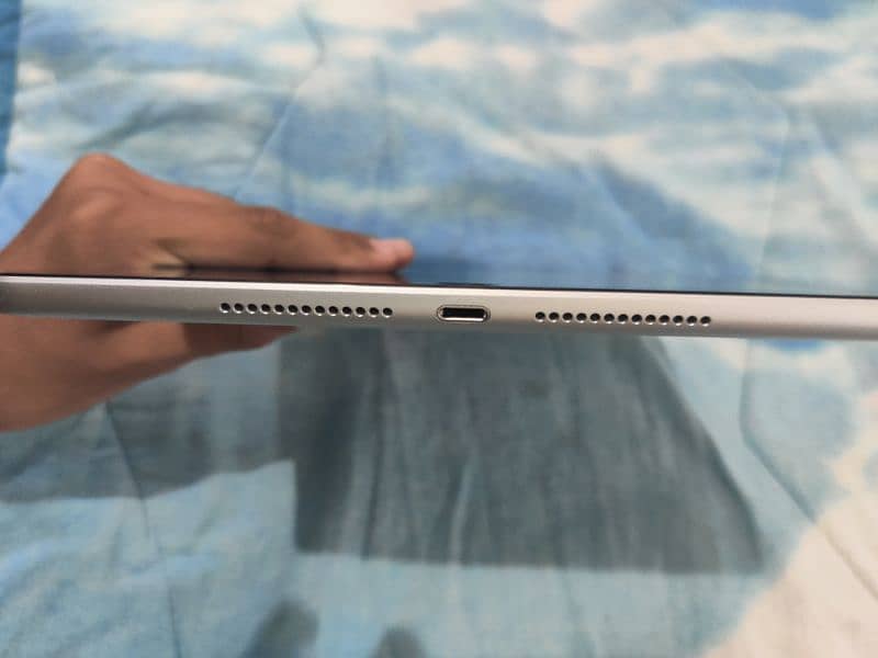 IPAD 9th generation with box 1