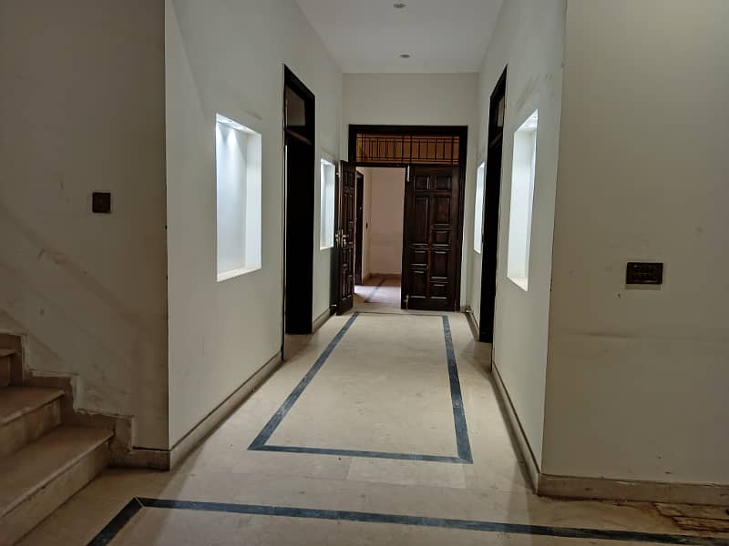 SEPARATE GATE 5 BEDROOM UPPER PORTION FOR RENT IN JOHAR TOWN 9