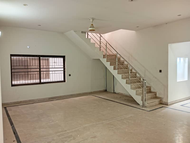 SEPARATE GATE 5 BEDROOM UPPER PORTION FOR RENT IN JOHAR TOWN 10