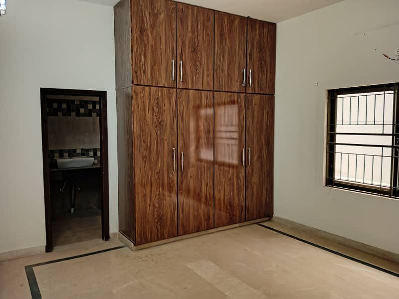 SEPARATE GATE 5 BEDROOM UPPER PORTION FOR RENT IN JOHAR TOWN 18