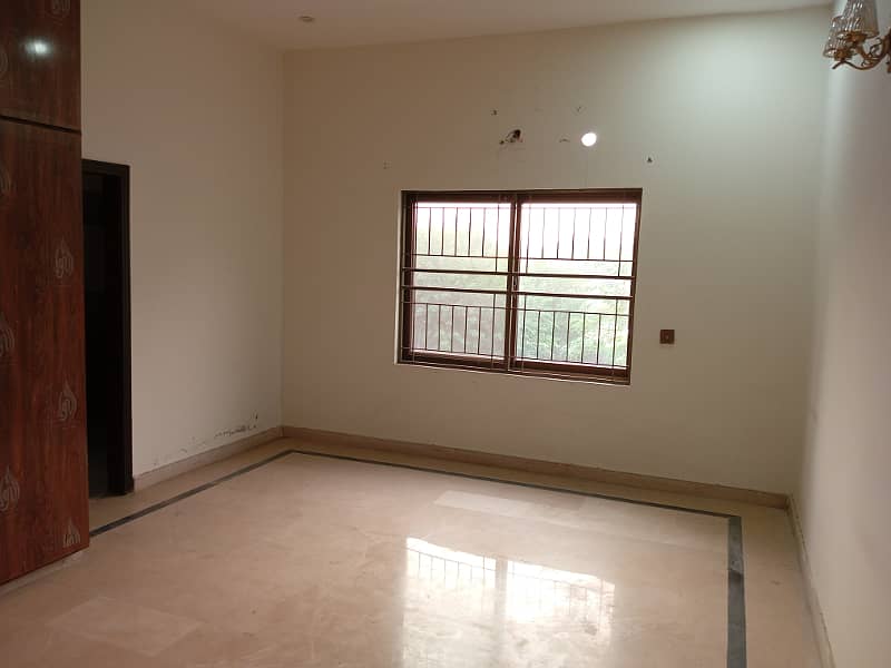 SEPARATE GATE 5 BEDROOM UPPER PORTION FOR RENT IN JOHAR TOWN 22