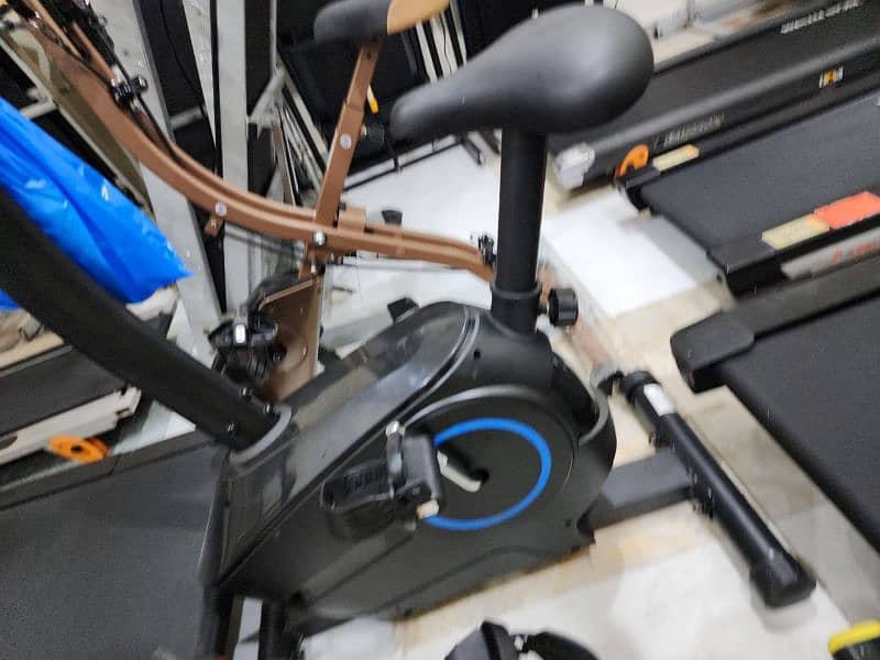 treadmils. (0309 5885468). gym cycles. home gym. ellapticals. spin bikes 6