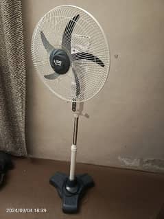 Pedestal Fan chargeable with remote