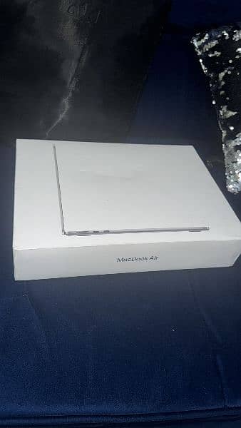 Apple MacBook Air M3 Chip 4