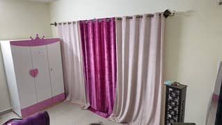 3 PIECE CURTAINS LOOK LIKE NEW