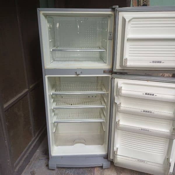 DAWLANCE fridge for sale 1