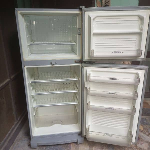 DAWLANCE fridge for sale 2