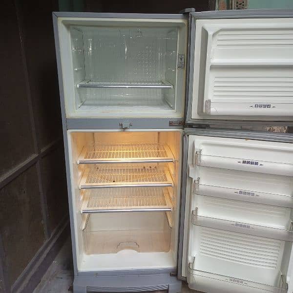 DAWLANCE fridge for sale 3