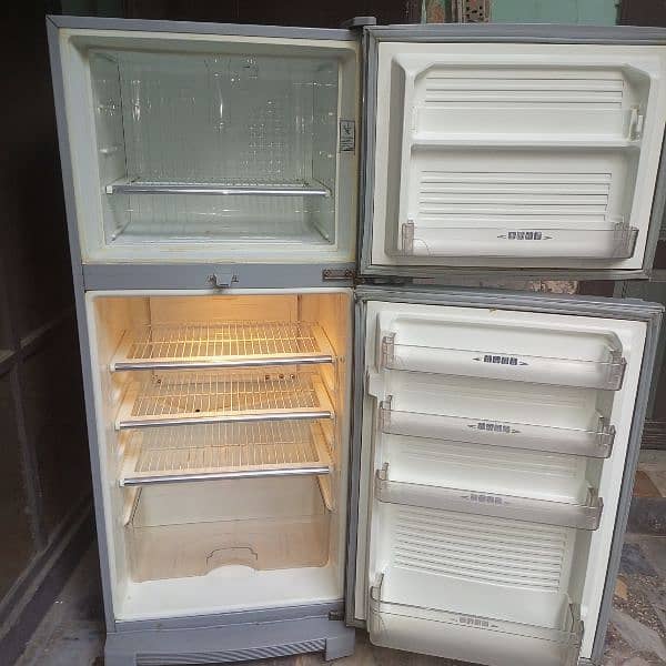 DAWLANCE fridge for sale 4