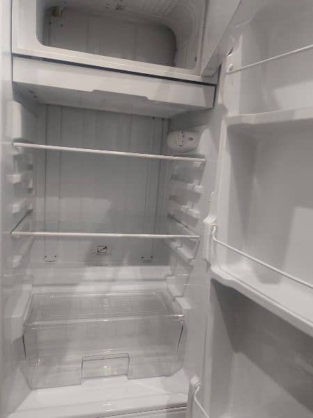 "Dawlance Fridge 9106: Excellent Condition, Low Price!" 8