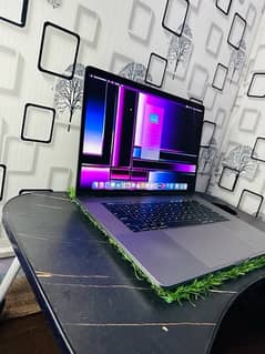 MacBook pro 2018 Core i9 16/1TB Excellent Condition