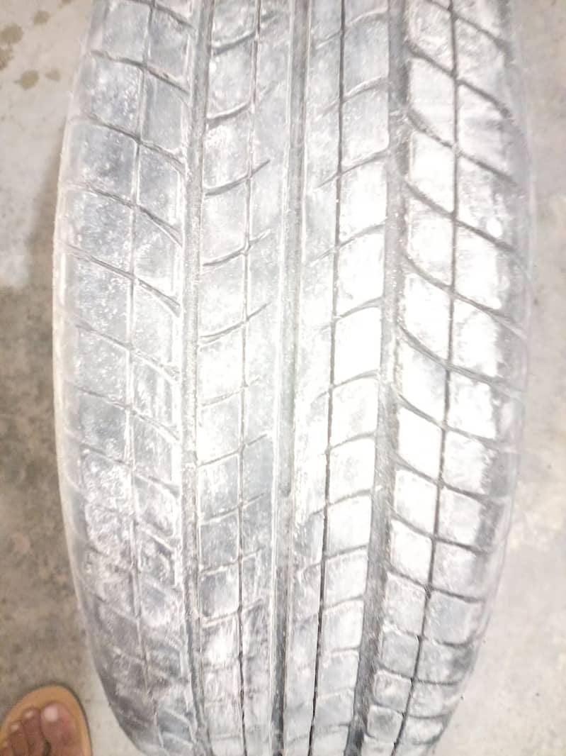 car Tyre for sale 0