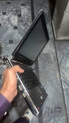 laptop toshiba core i5 1st generation 10/9 condition he all geniun he