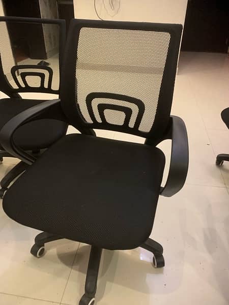 8 chairs brand new 1month phle purchase ki thi 2